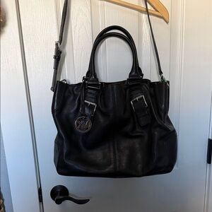 Black Leather Tote Bag with Shoulder Strap- Michael kors